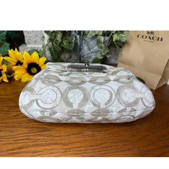 COACH Op Art Hobo - Picture 11 of 15